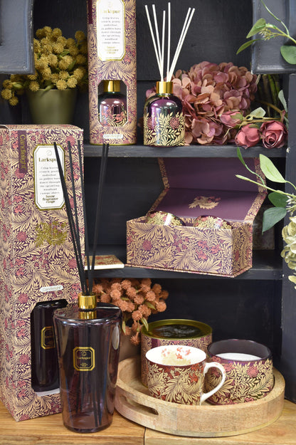 LARKSPUR – Ilmkerti Cassis 13x9cm.